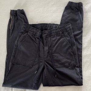 American Eagle Jogger Pant. Dark Grey. Size 8.